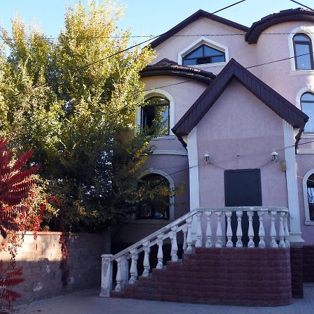 Almaty Backpackers Hostel Ngoại thất bức ảnh