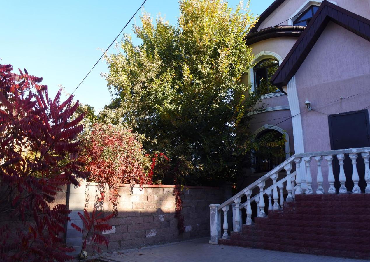 Almaty Backpackers Hostel Ngoại thất bức ảnh