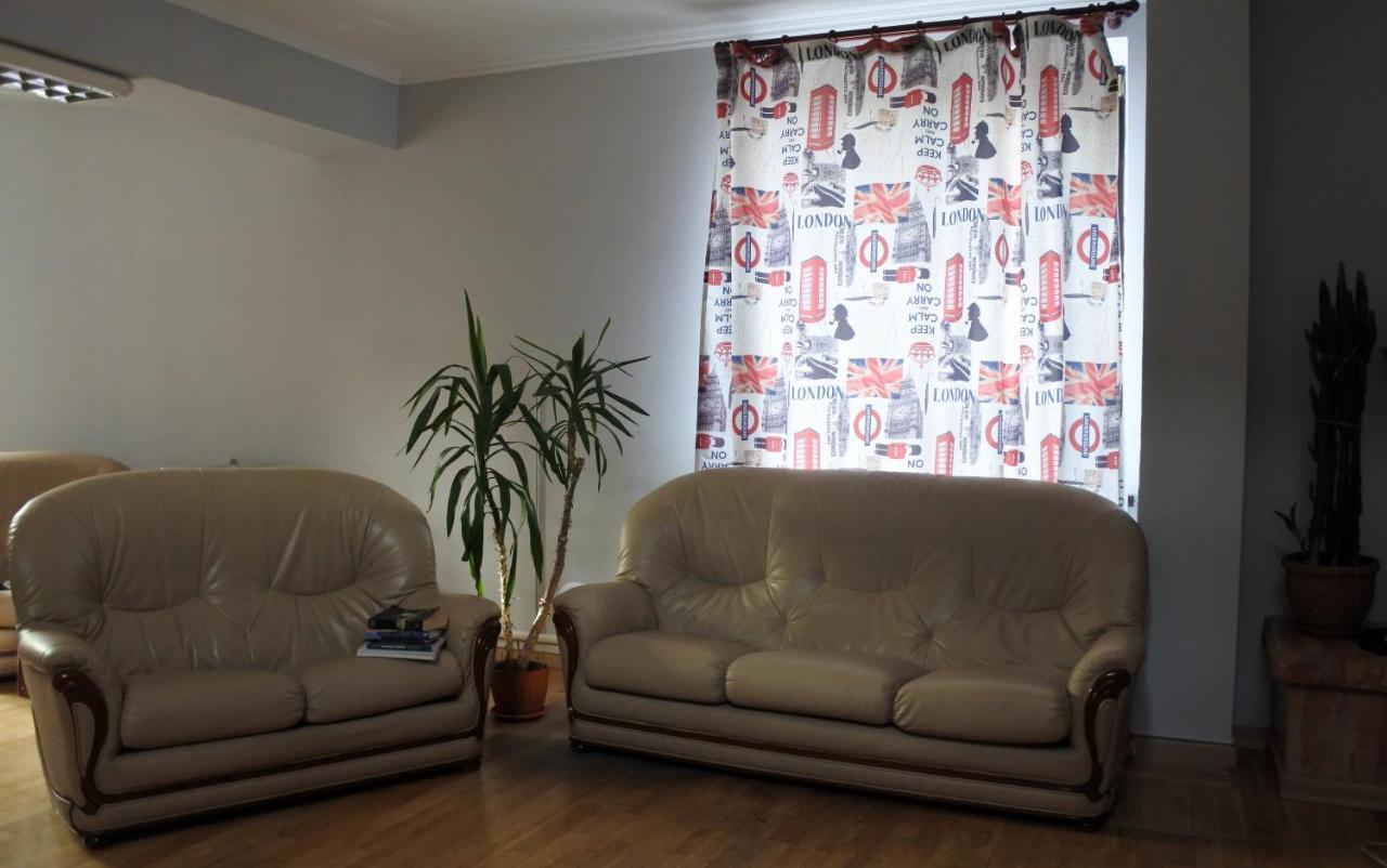 Almaty Backpackers Hostel Ngoại thất bức ảnh