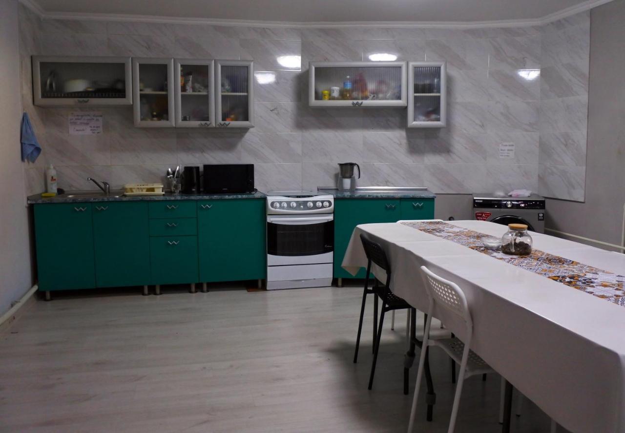 Almaty Backpackers Hostel Ngoại thất bức ảnh