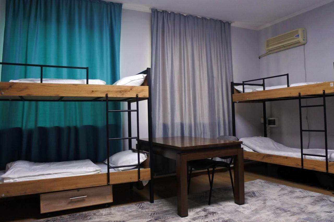 Almaty Backpackers Hostel Ngoại thất bức ảnh