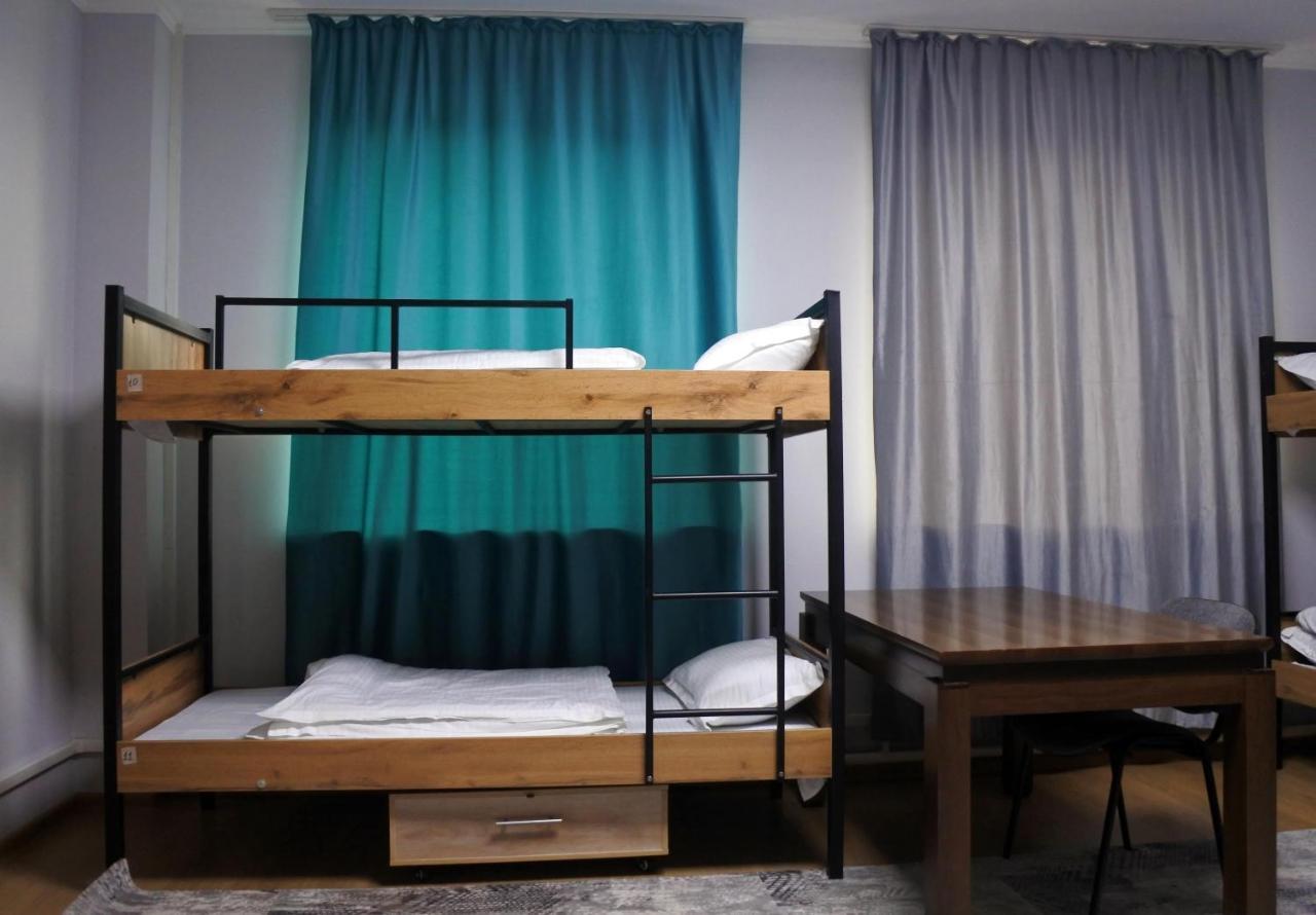 Almaty Backpackers Hostel Ngoại thất bức ảnh