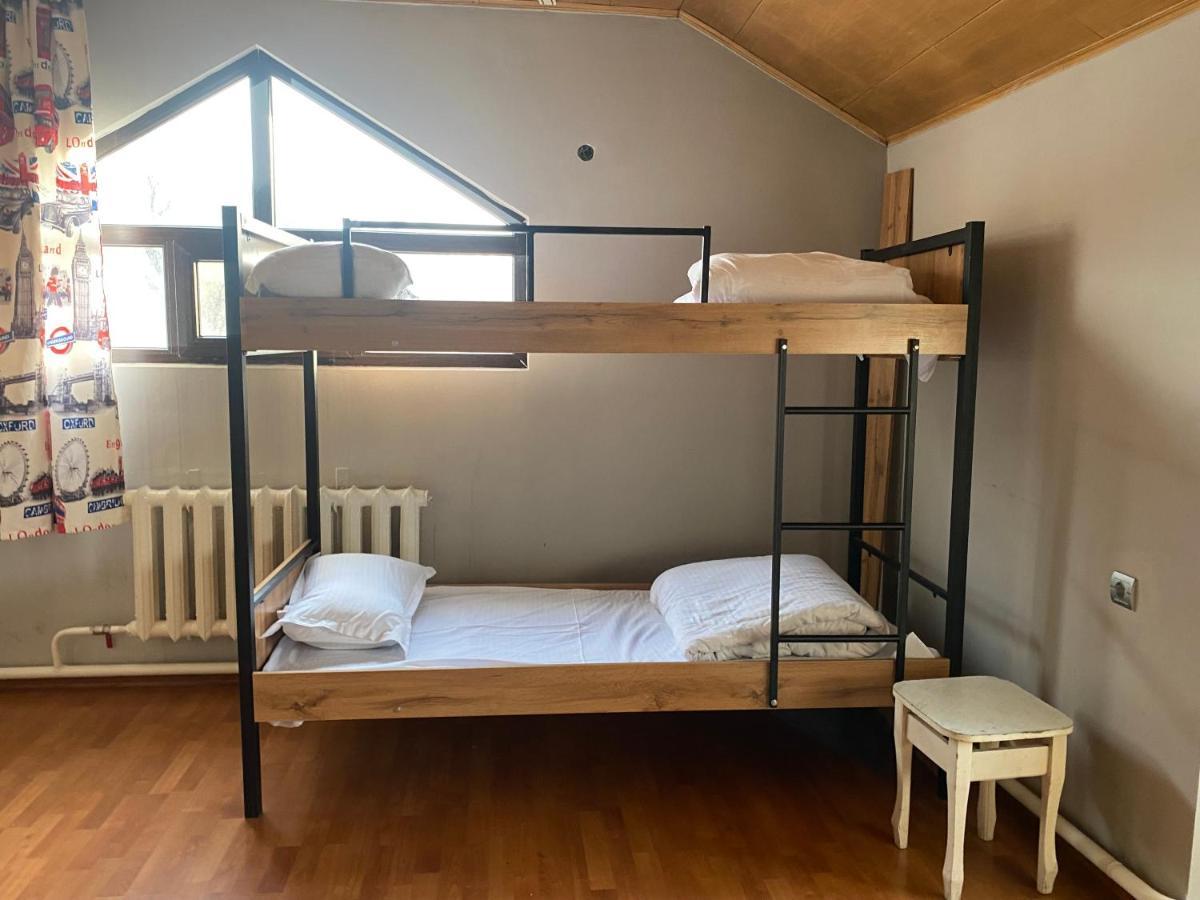 Almaty Backpackers Hostel Ngoại thất bức ảnh