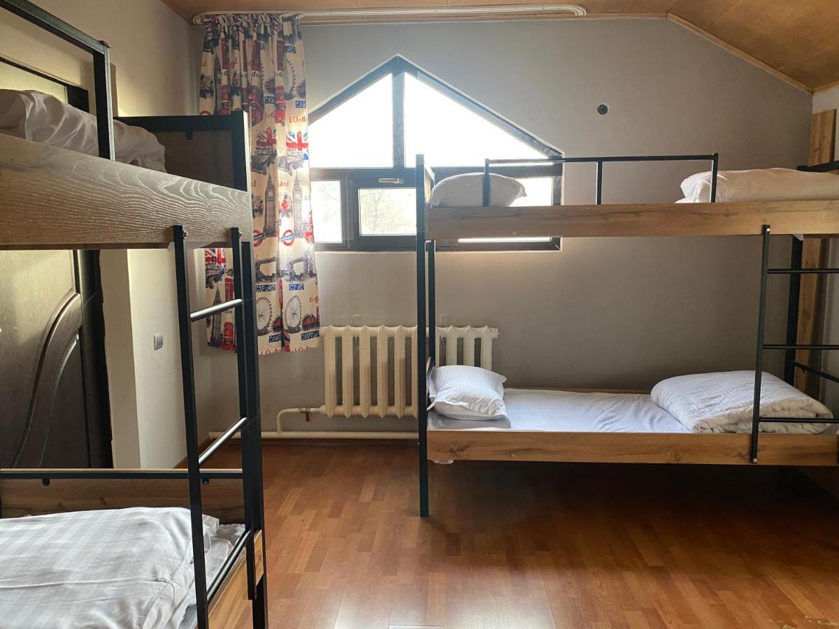 Almaty Backpackers Hostel Ngoại thất bức ảnh