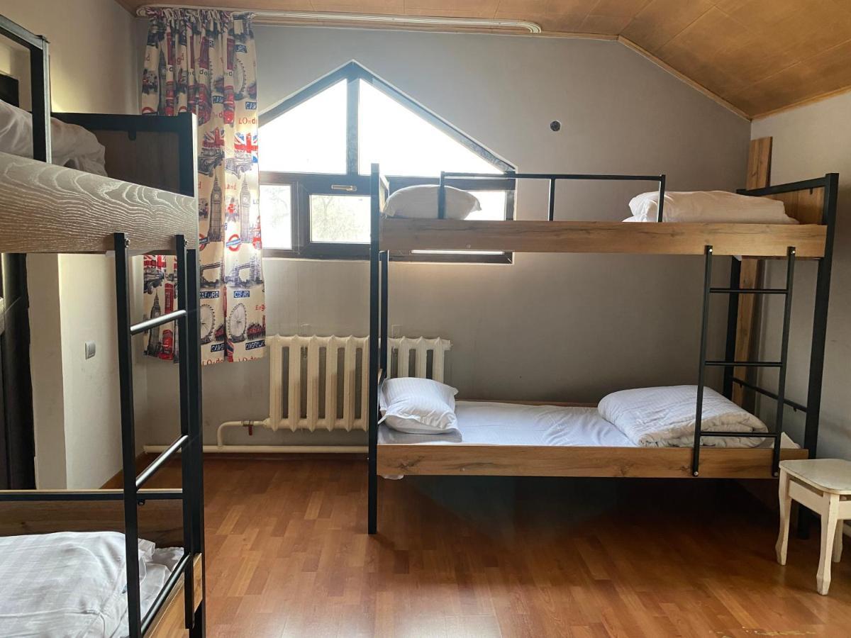Almaty Backpackers Hostel Ngoại thất bức ảnh