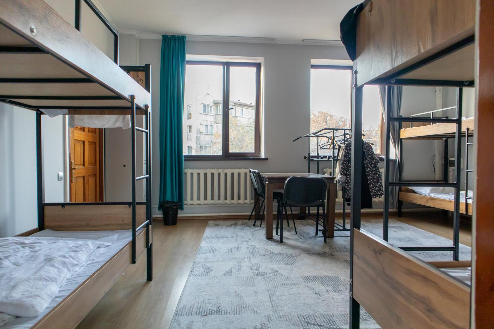 Almaty Backpackers Hostel Ngoại thất bức ảnh