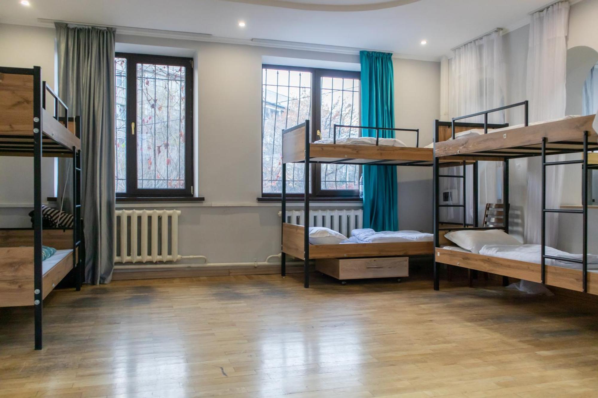 Almaty Backpackers Hostel Ngoại thất bức ảnh