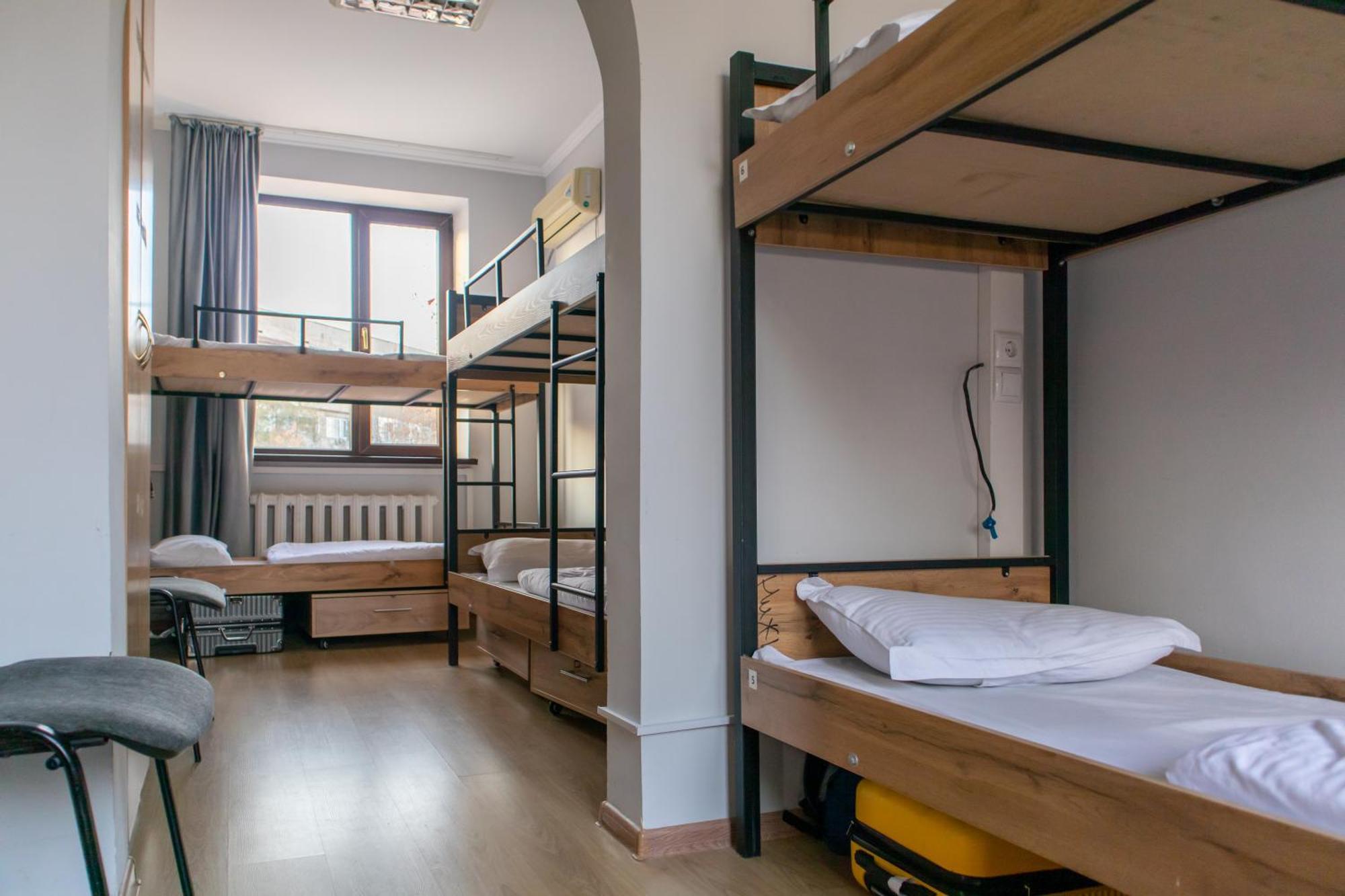 Almaty Backpackers Hostel Ngoại thất bức ảnh