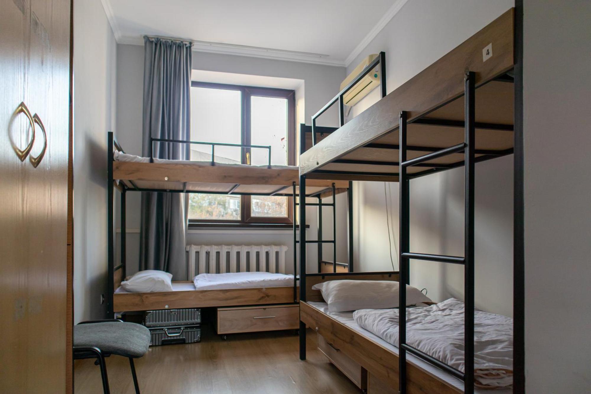 Almaty Backpackers Hostel Ngoại thất bức ảnh