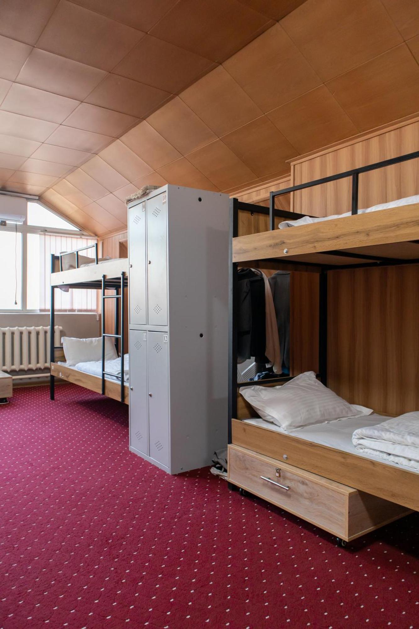 Almaty Backpackers Hostel Ngoại thất bức ảnh