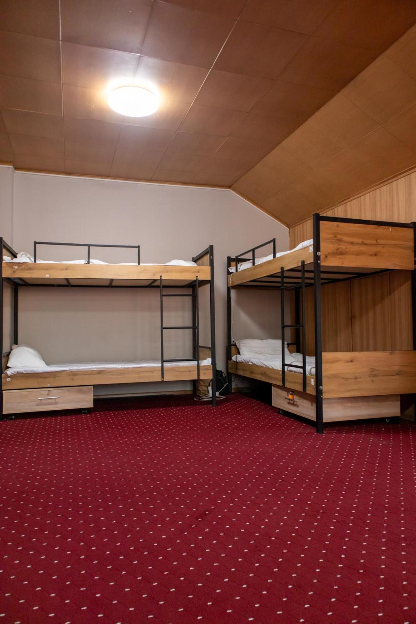 Almaty Backpackers Hostel Ngoại thất bức ảnh