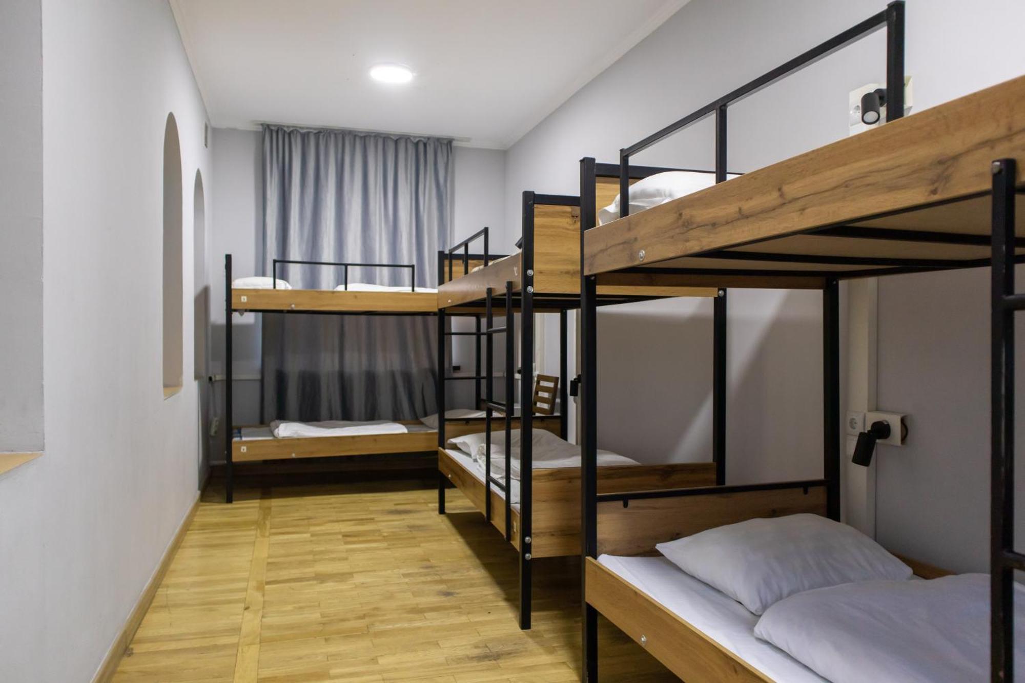 Almaty Backpackers Hostel Ngoại thất bức ảnh