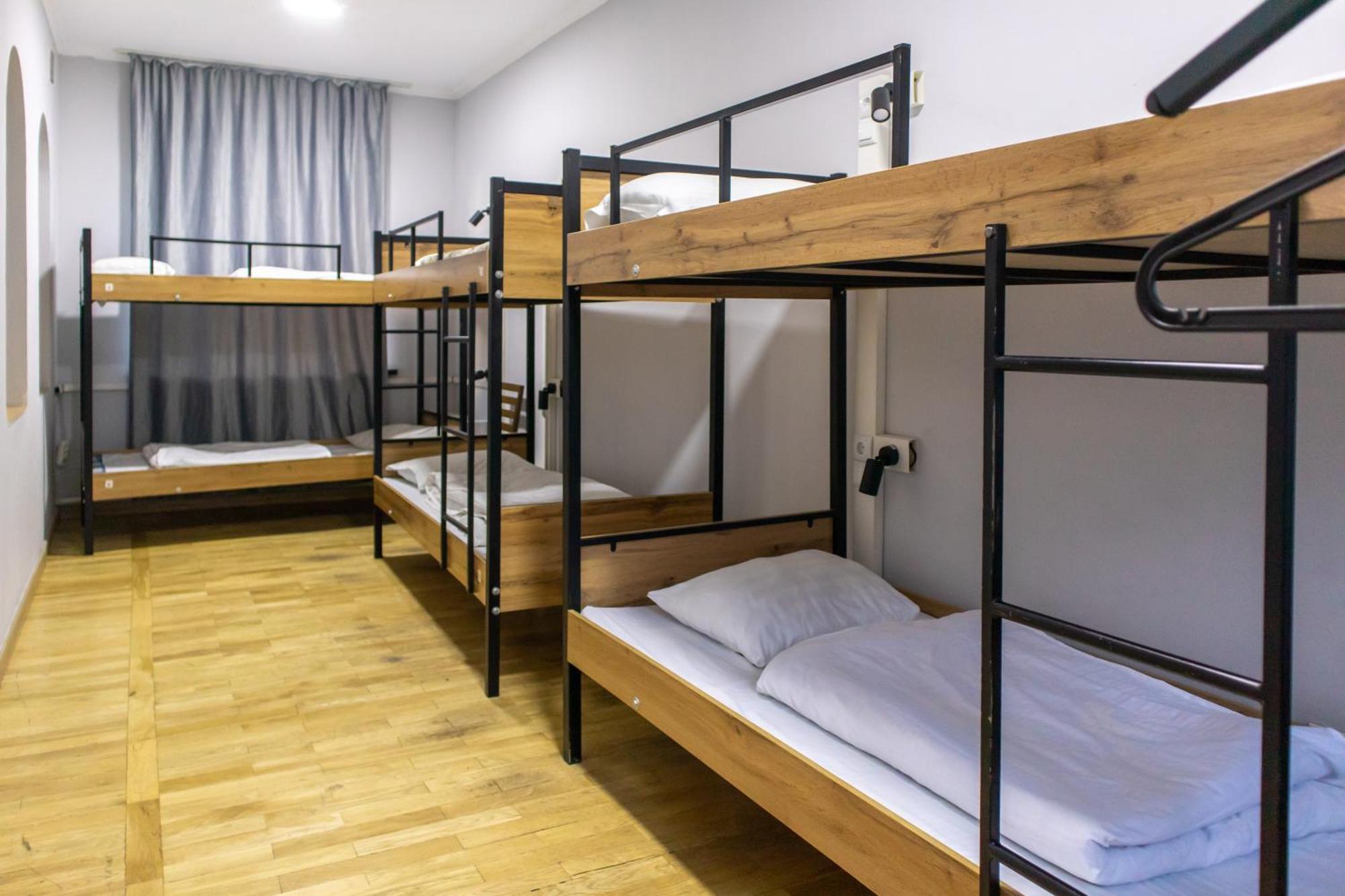 Almaty Backpackers Hostel Ngoại thất bức ảnh