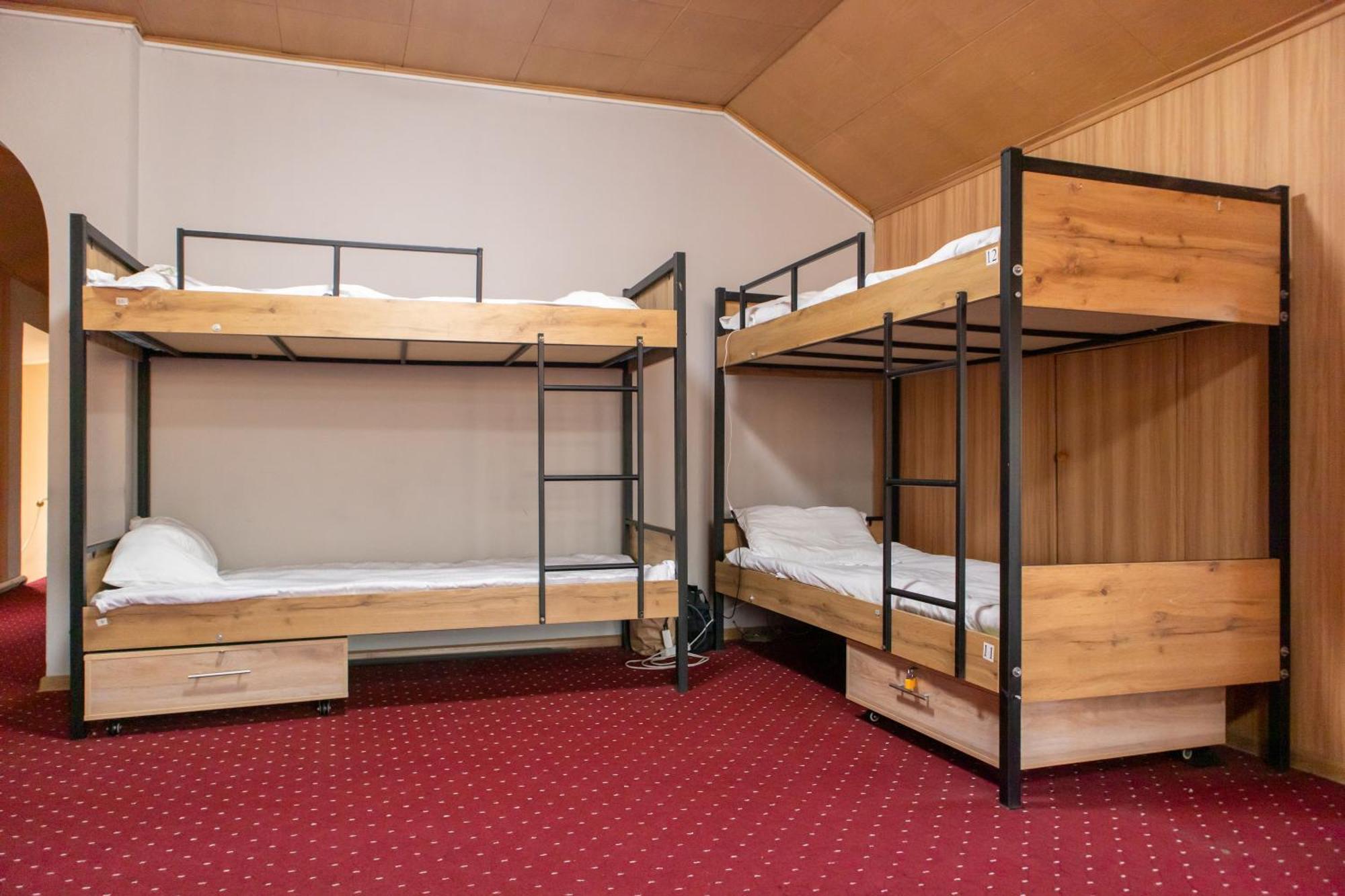 Almaty Backpackers Hostel Ngoại thất bức ảnh