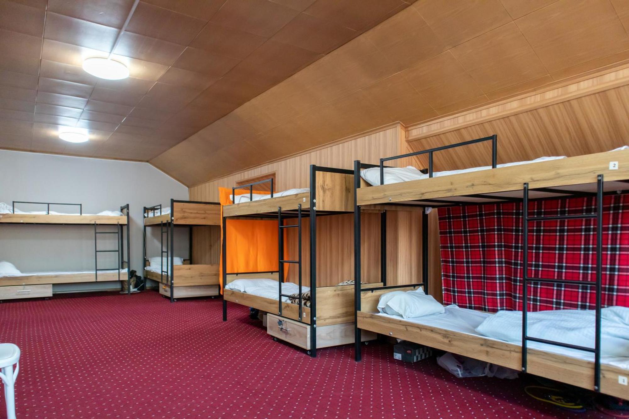 Almaty Backpackers Hostel Ngoại thất bức ảnh